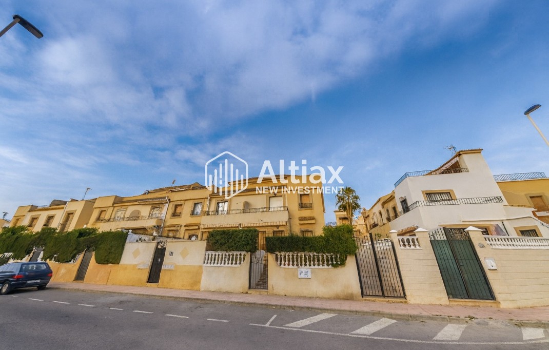 Resale - Bungalow -
Torrevieja