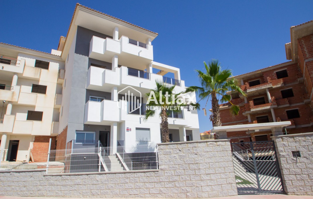 Nueva construcción  - Ático -
Res. Las Filipinas