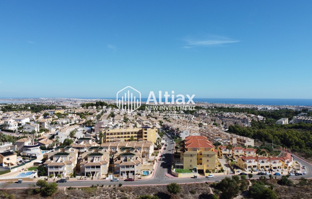 Nueva construcción  - Ático -
Res. Las Filipinas