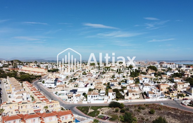 Nueva construcción  - Ático -
Res. Las Filipinas