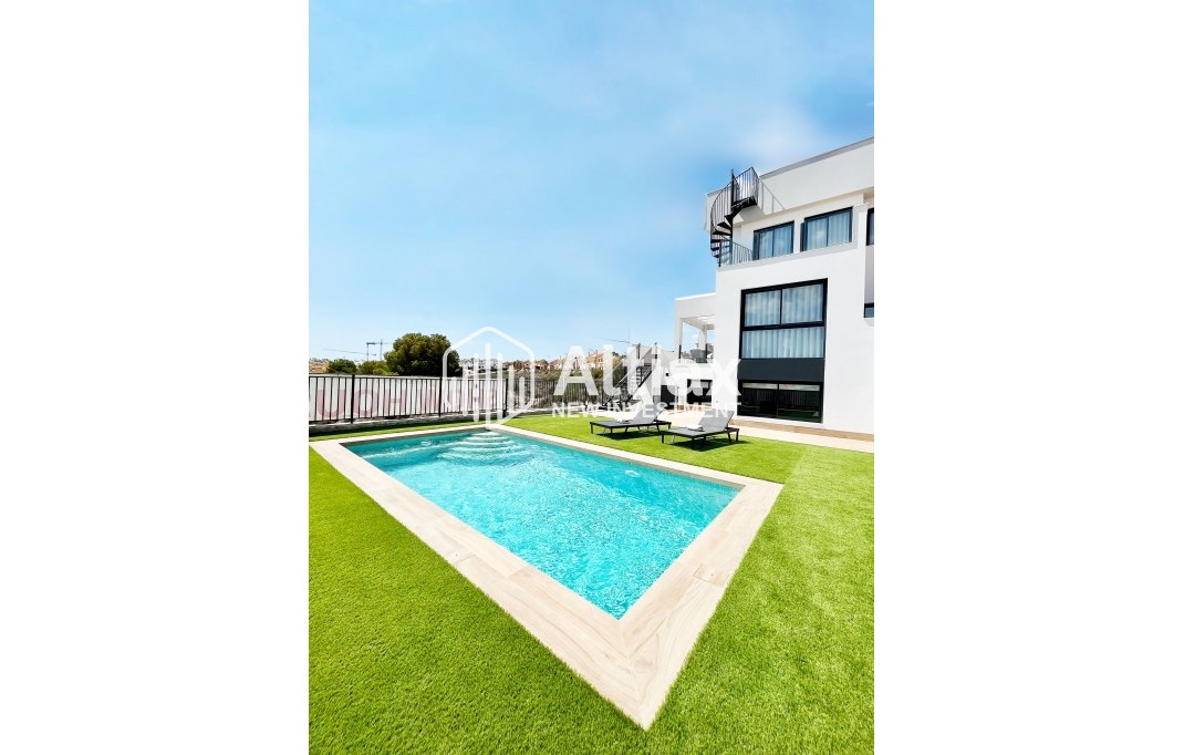 New Build - semi-detached -
Algorfa